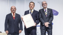 Foto El Colegio de Médicos de Álava concede la 'Medalla de Oro' al Doctor Mikel Sánchez por su contrastada trayectoria